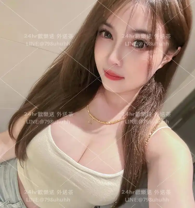 唅伊